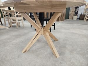 HICKORY HENNING TABLE